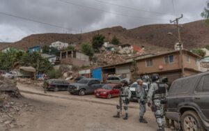 Hallan cuerpo semi enterrado en colonia Mariano Mariano