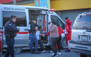 Hombre es lesionado por bala afuera de un Oxxo en la colonia Riberas del Bosque
