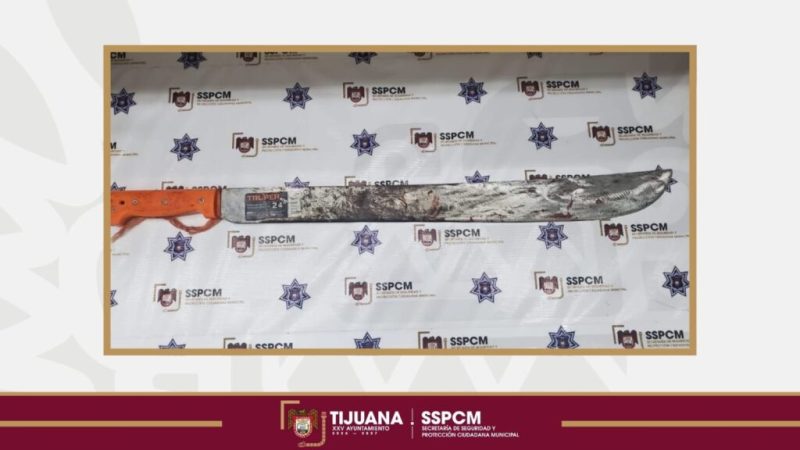 Detiene Policía Municipal de Tijuana a hombre por agresión con machete en el fraccionamiento Natura