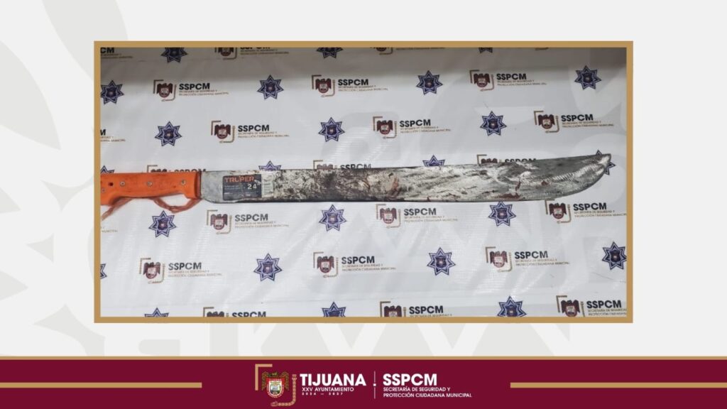 Detiene Policía Municipal de Tijuana a hombre por agresión con machete en el fraccionamiento Natura