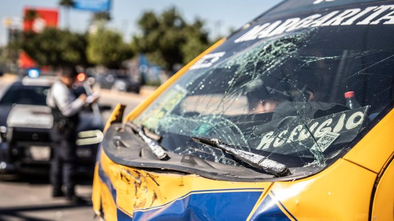 Fuerte accidente en el bulevar Insurgentes deja varios lesionados, entre ellos una mujer embarazada