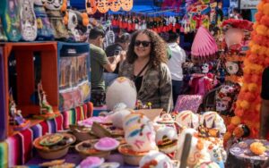 El Mercado Hidalgo se llena de color por el Día de Muertos