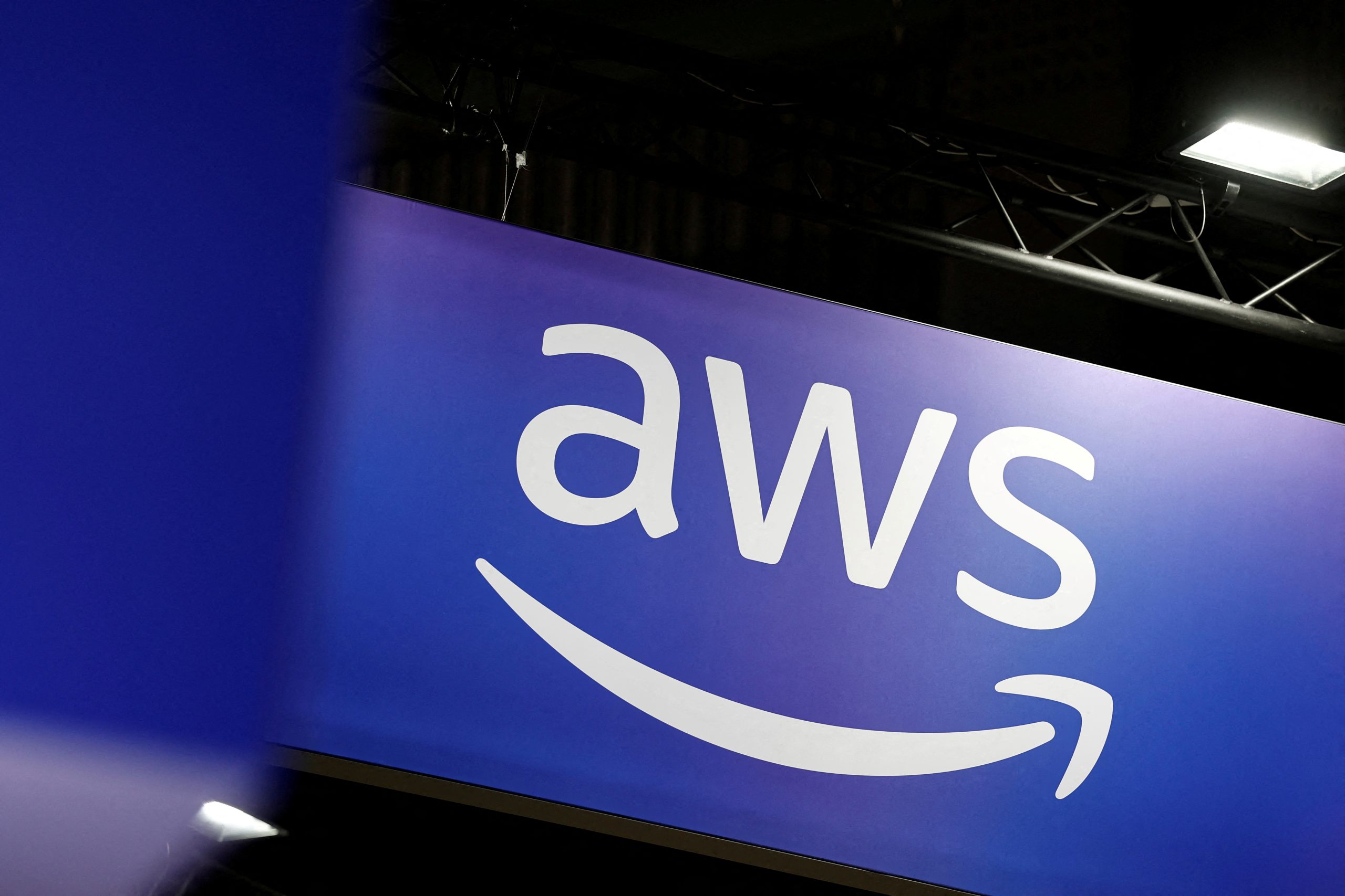 Por qué una falla de AWS puede detener bancos, aerolíneas, apps y hasta gobiernos