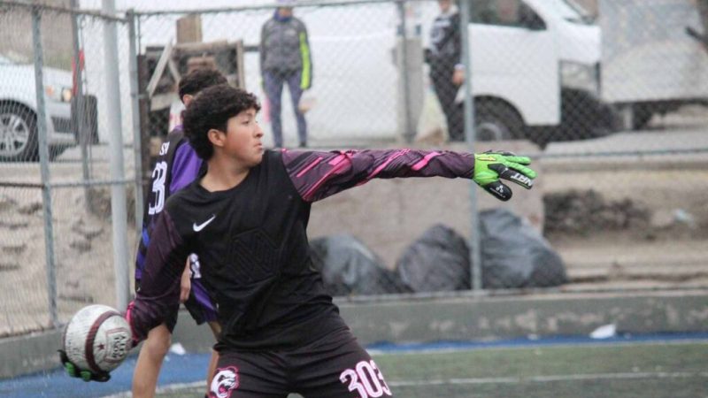 Arturo Aguirre regresa a la cancha que habilitó cuando fue delegado e impulsa el deporte hoy como regidor