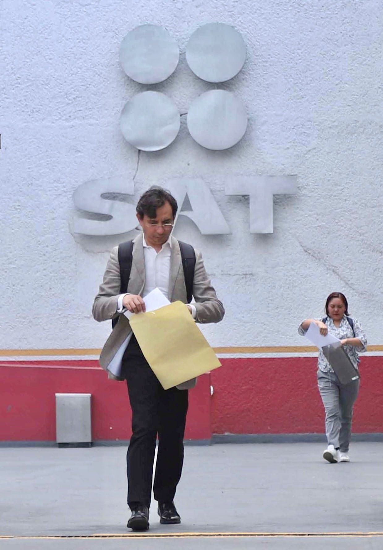 ¿Pediste un préstamo al banco o un familiar? Debes avisar al SAT si supera esta cantidad