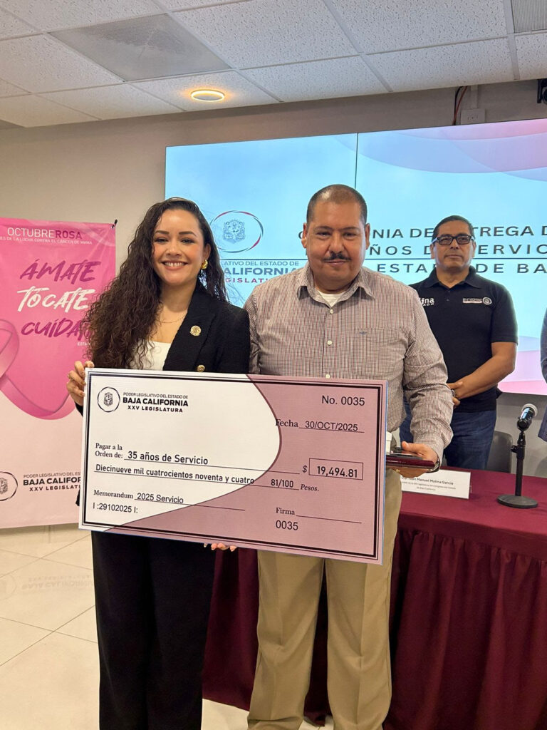 Reconocen a personal del poder legislativo con más de una década de servicio