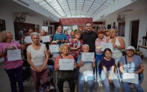 Más de 500 pares de lentes entregados en 2025 por el Reg. Miguel Loza en su programa “Construyendo con Visión”