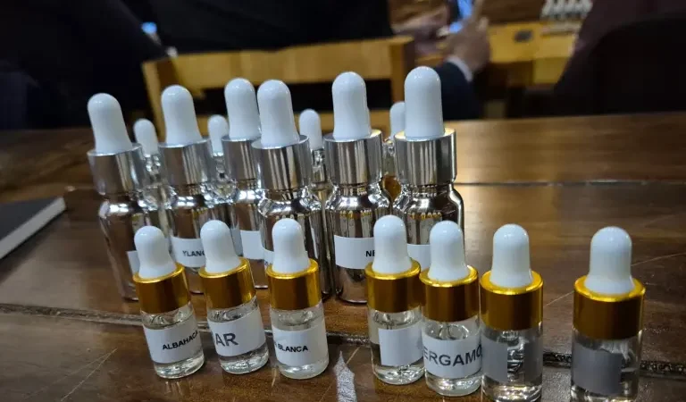 Cómo es una cata de perfumes y mezcales en CDMX