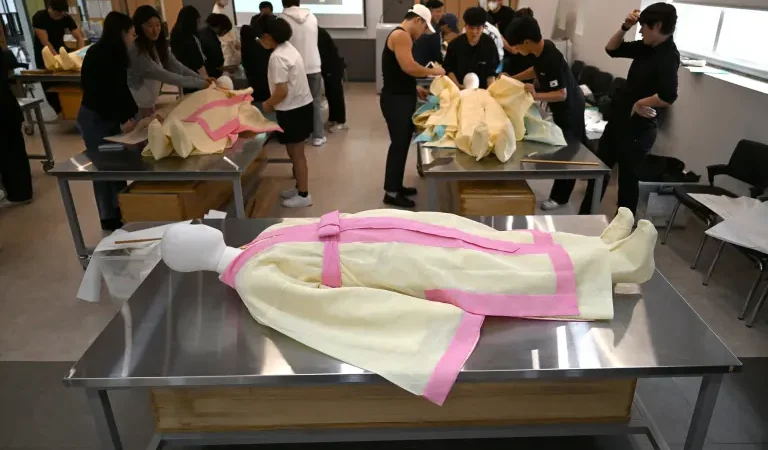 La muerte se convierte en un negocio en una Corea del Sur envejecida y solitaria