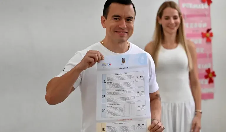 Ecuador vota sobre el regreso de las bases militares extranjeras y la nueva Constitución