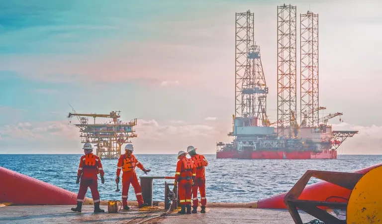 Crudo cae mientras Ucrania señala su apoyo al acuerdo