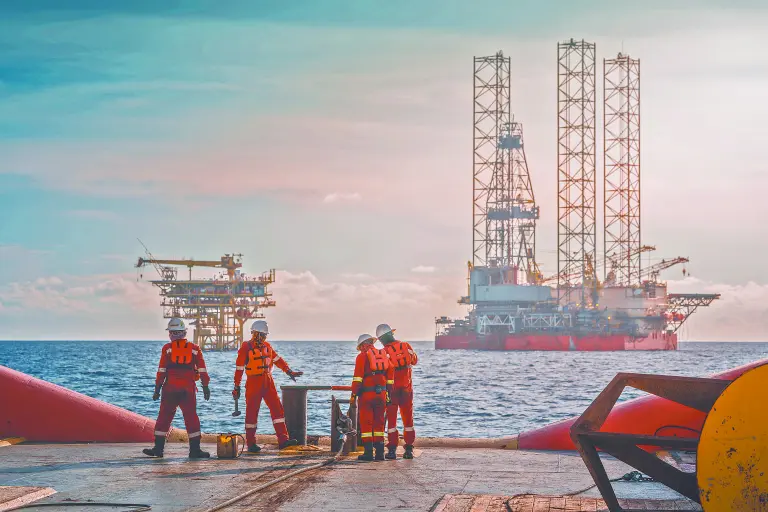 Crudo cae mientras Ucrania señala su apoyo al acuerdo