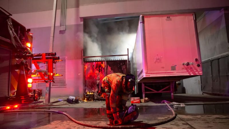 Se incendió un contenedor de basura de Calimax del Río