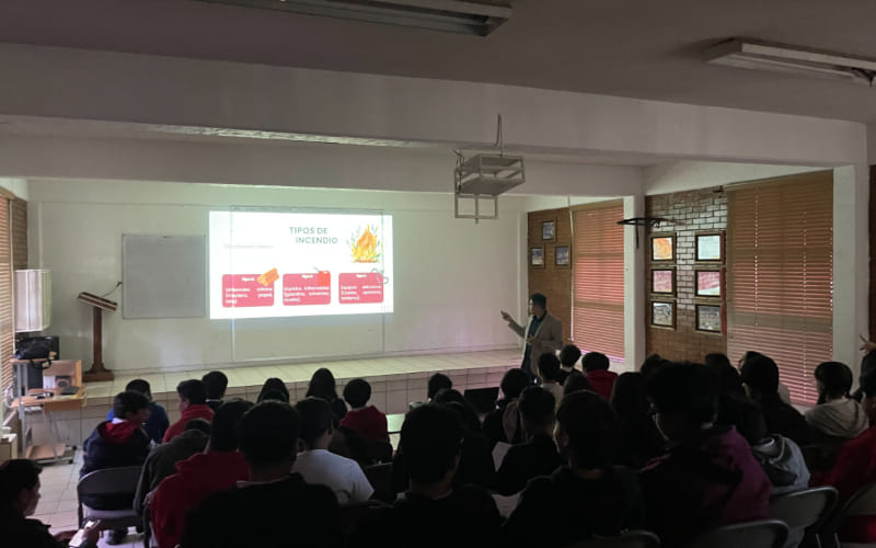 IMJUVET fortalece la preparación de las juventudes ante emergencias por incendios