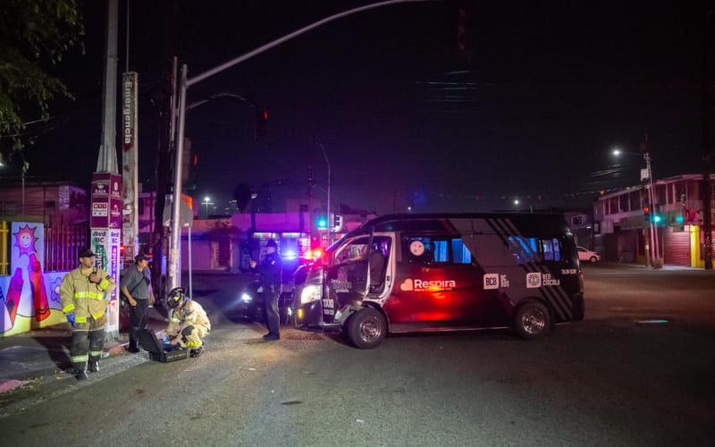 Taxi de ruta arrolla a peatón en la Zona Centro de Tijuana
