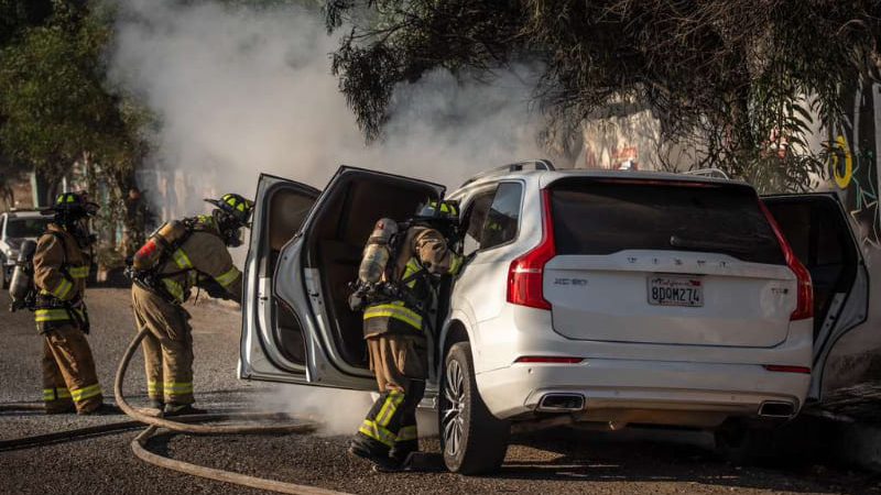 Vehículo se incendia en el bulevar Fundadores