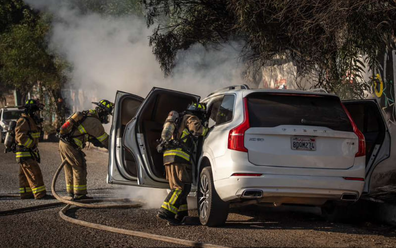 Vehículo se incendia en el bulevar Fundadores