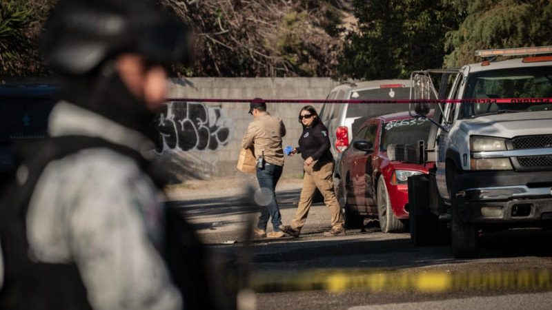 Encuentran cuerpo con huellas de violencia dentro de vehículo incendiado en Residencial Alameda
