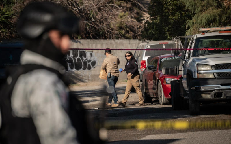 Encuentran cuerpo con huellas de violencia dentro de vehículo incendiado en Residencial Alameda