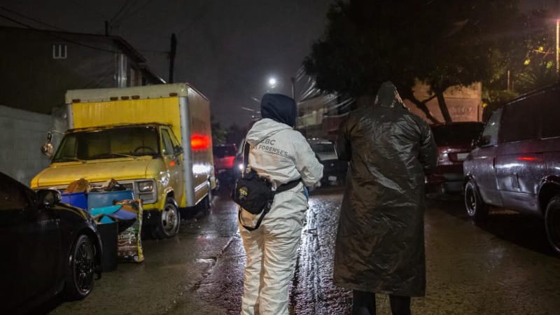 Hombre es localizado sin vida en Lomas del Porvenir; una mujer resulta herida por arma de fuego