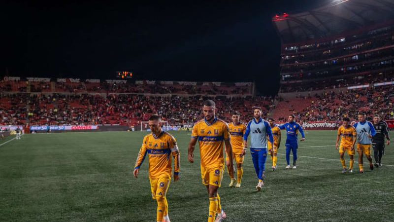 Xolos toma ventaja contundente y derrota 3-0 a Tigres en el juego de ida