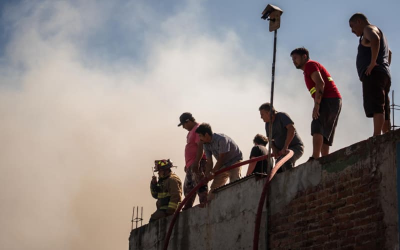 Incendio deja sin hogar a una familia en la colonia Camino Verde