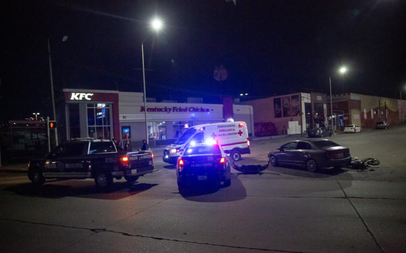 Motociclista resulta lesionado tras choque en Zona Río