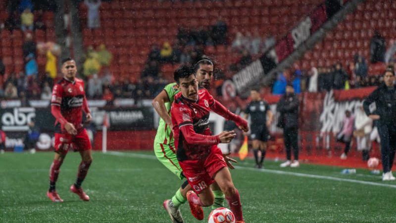 Xolos consigue su boleto a la Liguilla bajo la lluvia tras vencer 3-1 a Bravos en el Estadio Caliente