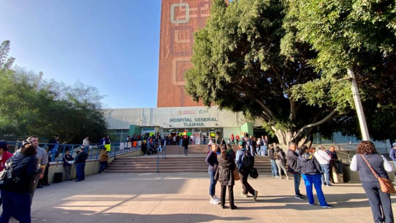 Trabajadores de Salud realizan asamblea en el Hospital General de Tijuana para exigir mejoras laborales e insumos