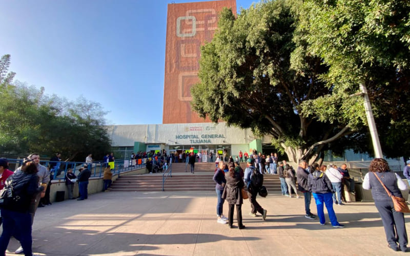 Trabajadores de Salud realizan asamblea en el Hospital General de Tijuana para exigir mejoras laborales e insumos