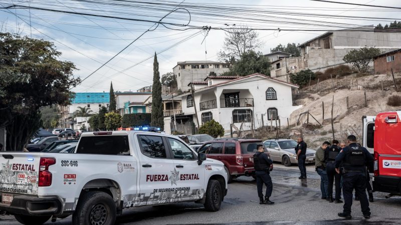 Mujer resulta lesionada mientras conducía su camioneta en la colonia Puerta del Sol