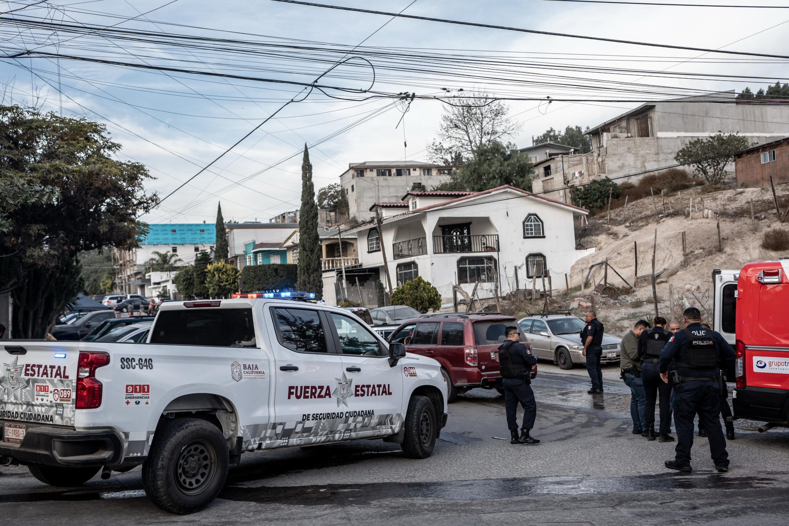 Mujer resulta lesionada mientras conducía su camioneta en la colonia Puerta del Sol