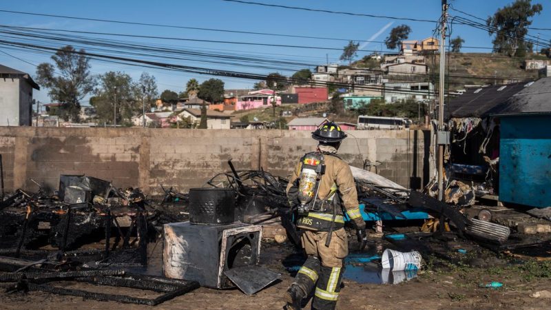Incendio consume dos casas y afecta una más en “La Villa Haitiana”