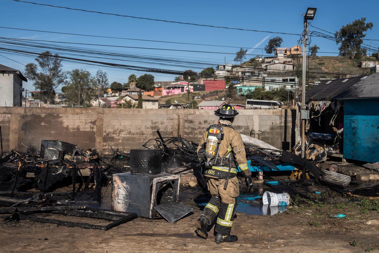 Incendio consume dos casas y afecta una más en “La Villa Haitiana”