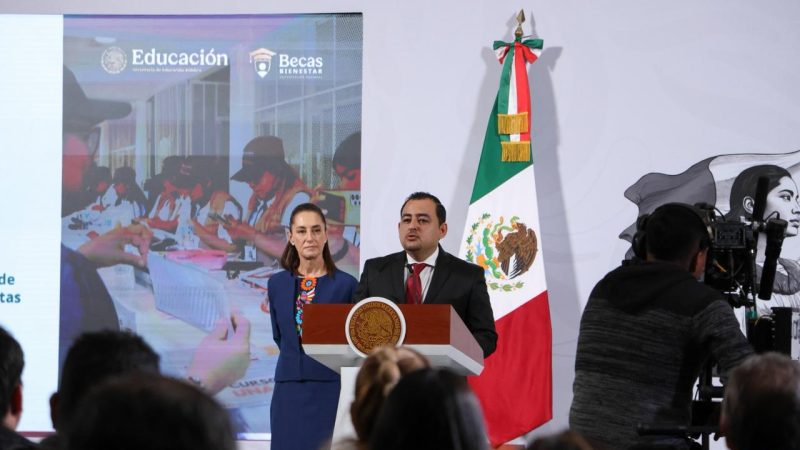 Inicia entrega de reposición de las tarjetas vencidas a becarios del Bienestar: Julio León