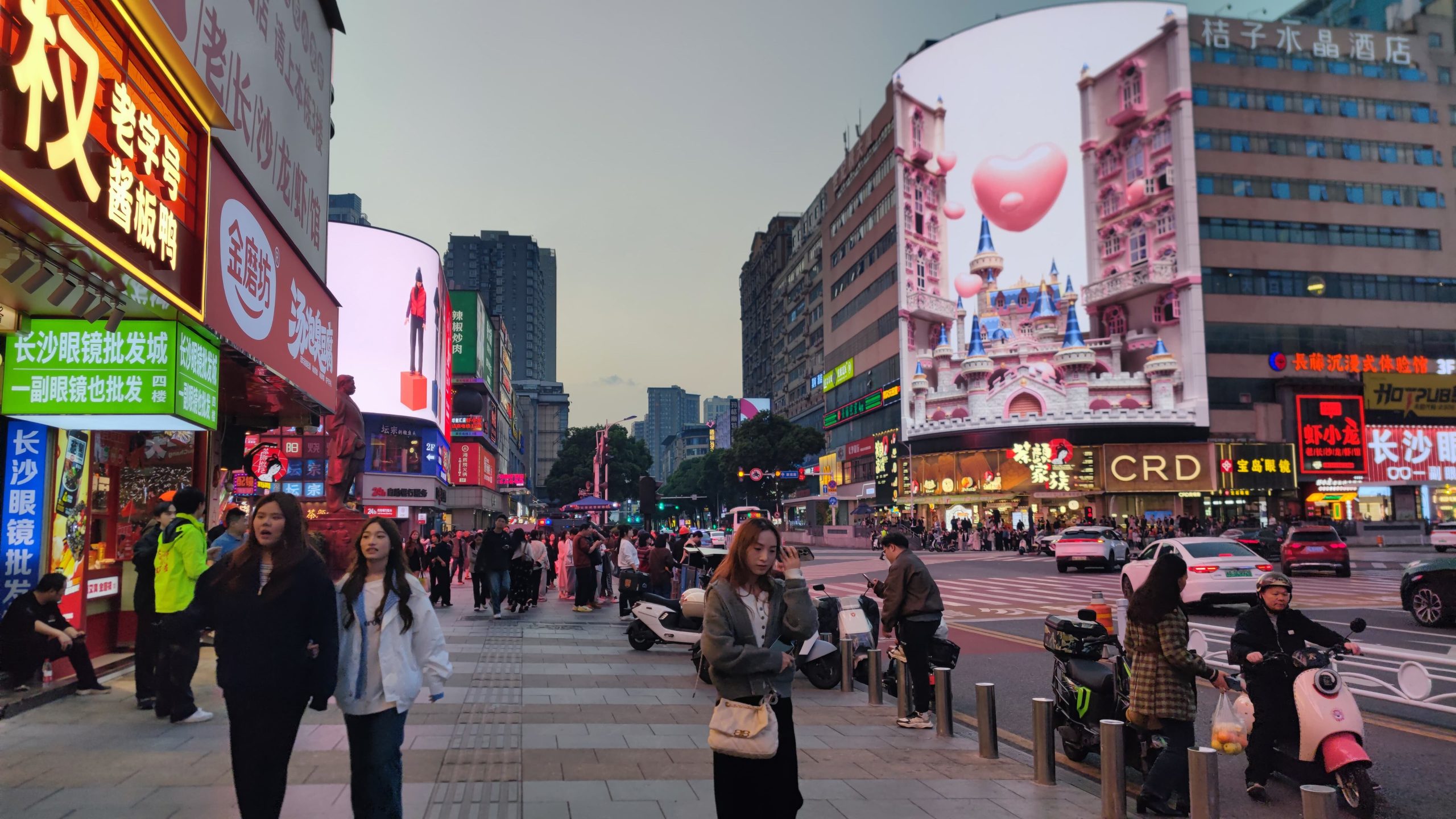 El coste de la vida y la vivienda fuerza a los jóvenes chinos a buscar su sitio en ciudades secundarias