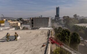 Incendio en edificio de la Zona Centro deja nueve rescatados y varias mascotas afectadas