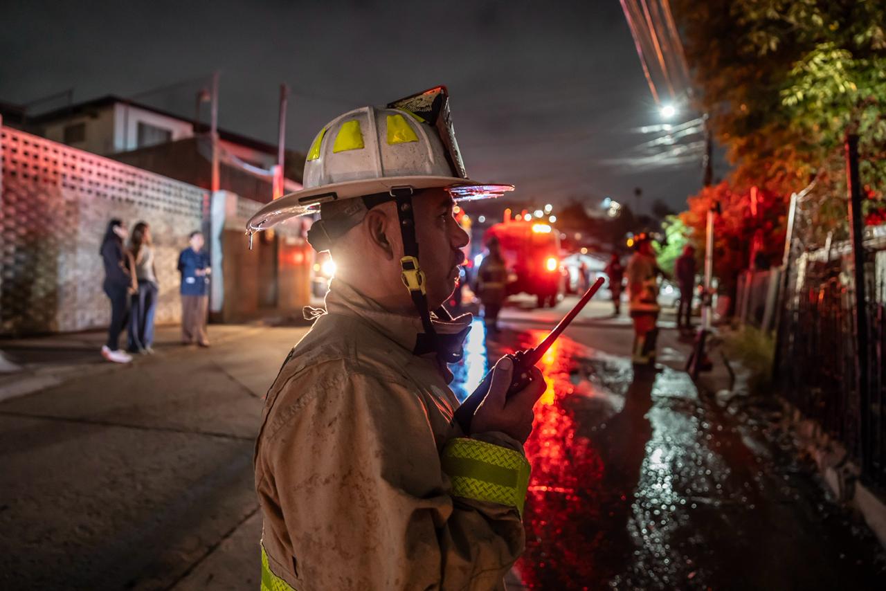 Fuerte incendio consume vivienda en la colonia Hidalgo