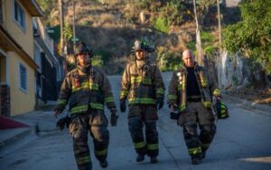 Incendio consume una vivienda abandonada ubicada en la colonia Manuel Paredes
