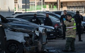 Se incendian dos patrullas de la Policía Municipal en Ciudad Industrial