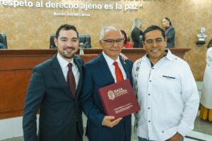 Entrega Alfredo Álvarez Cárdenas Cuarto Informe de Gobierno de Marina del Pilar al Congreso del Estado