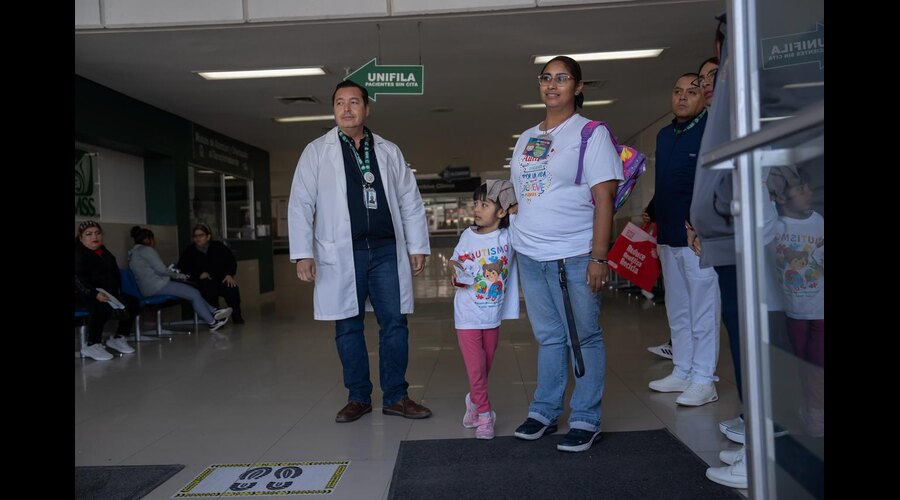 Denuncian discriminación contra niña con autismo en Clínica IMSS 33