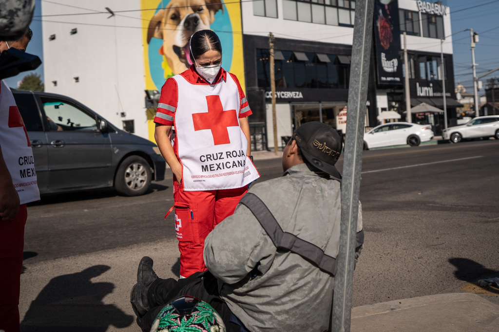 Motociclista repartidor y automovilista chocan en la Zona Centro