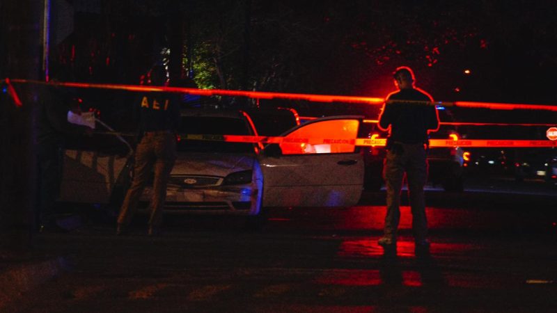 Hallan a hombre sin vida dentro de un auto en la Mártires de 1906 en Mexicali