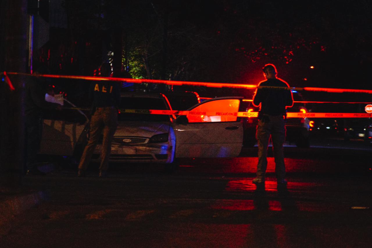 Hallan a hombre sin vida dentro de un auto en la Mártires de 1906 en Mexicali