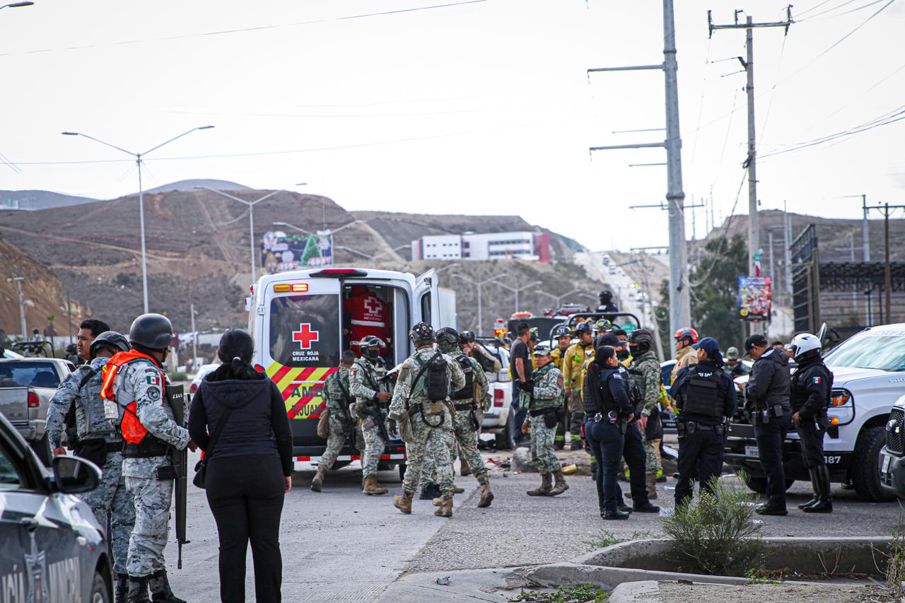 Unidad de la Guardia Nacional provoca choque contra una Pick Up en el bulevar 2000