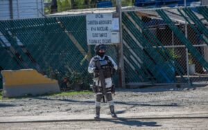 Atacan taxi libre del Aeropuerto en Garita de Otay; un muerto y un lesionado