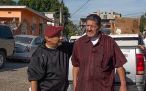 Veteranos deportados en Tijuana reciben pavos como gesto de solidaridad por el Día de Acción de Gracias