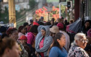 Casa de los Pobres sirve más de mil comidas por Acción de Gracias
