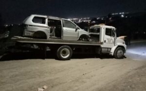 Fiscalía asegura dos vehículos con reporte de robo durante cateos